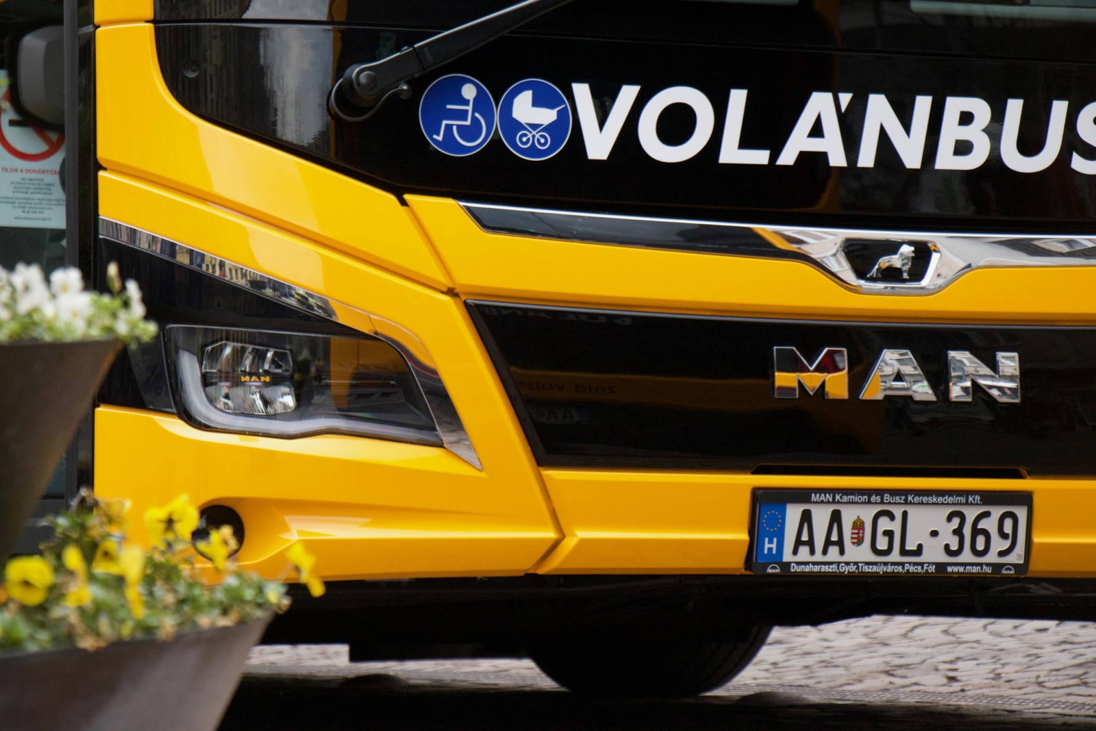 Negyvenöt busz árát követeli Lázár János a Volánbusz nevében több vidéki várostól