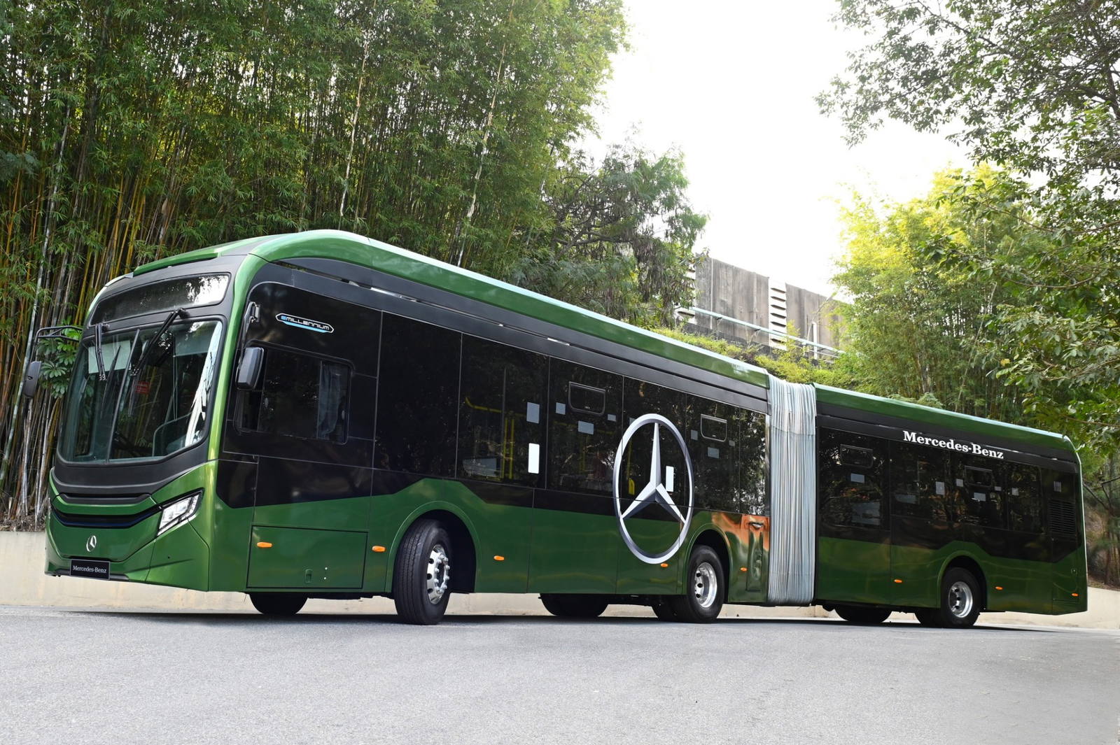 Bemutatta elektromos önjáró alvázának csuklós változatát a Mercedes-Benz