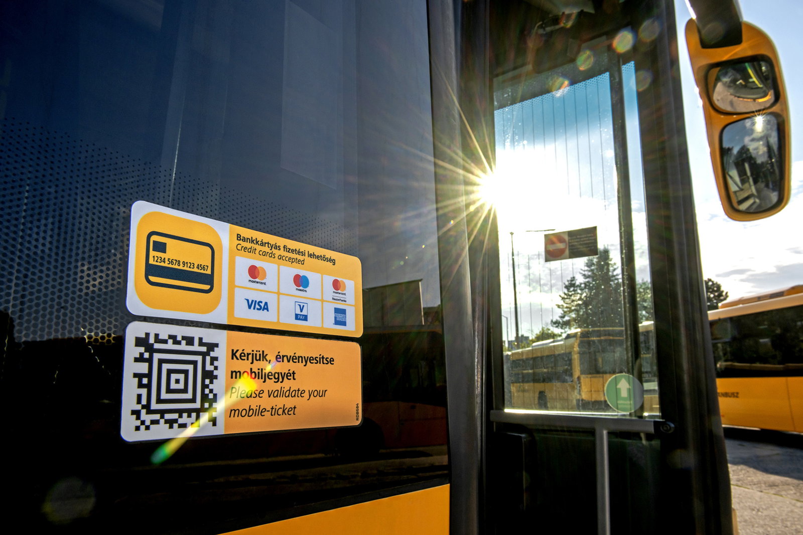 A Volánbusz járműveinek már több mint egyharmadán elérhető a készpénzmentes fizetés