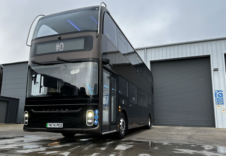 A Westway Coach Services flottájába került az eddigi legelegánsabb Yutong U11DD