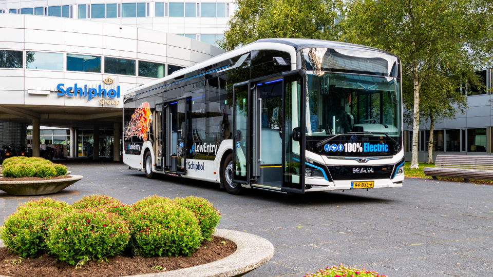 Ezúttal az MAN szállítja az amszterdami Schiphol reptér legújabb elektromos apron-buszait