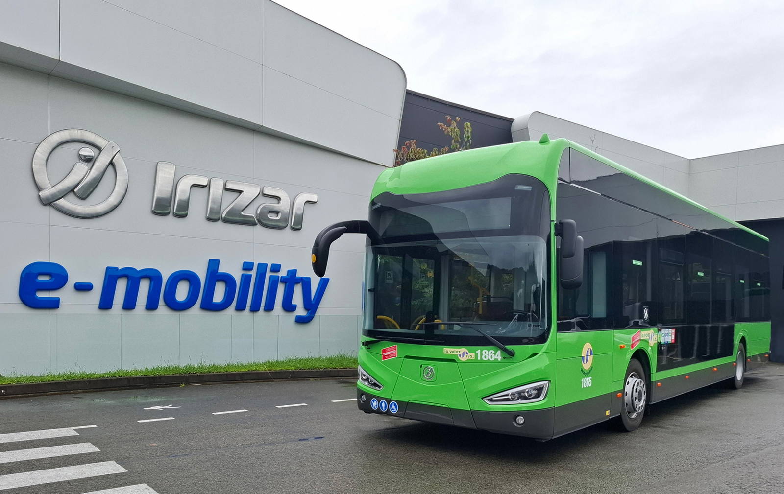 Két ie bus leszállításával tesz újabb lépést ezredik villanybuszának átadása felé az Irizar