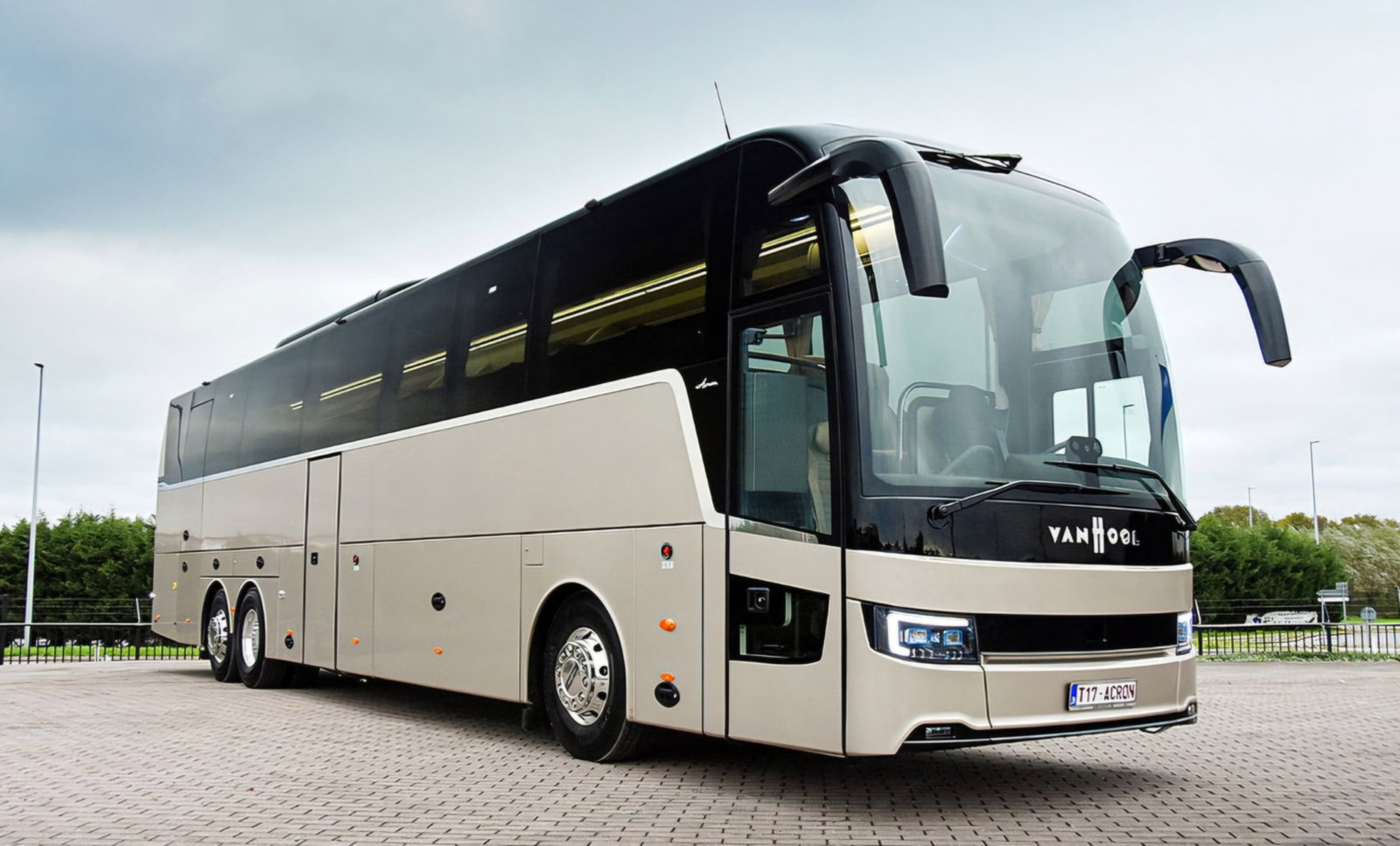 Döntött a VDL, ezeket a Van Hool modelleket gyártják tovább
