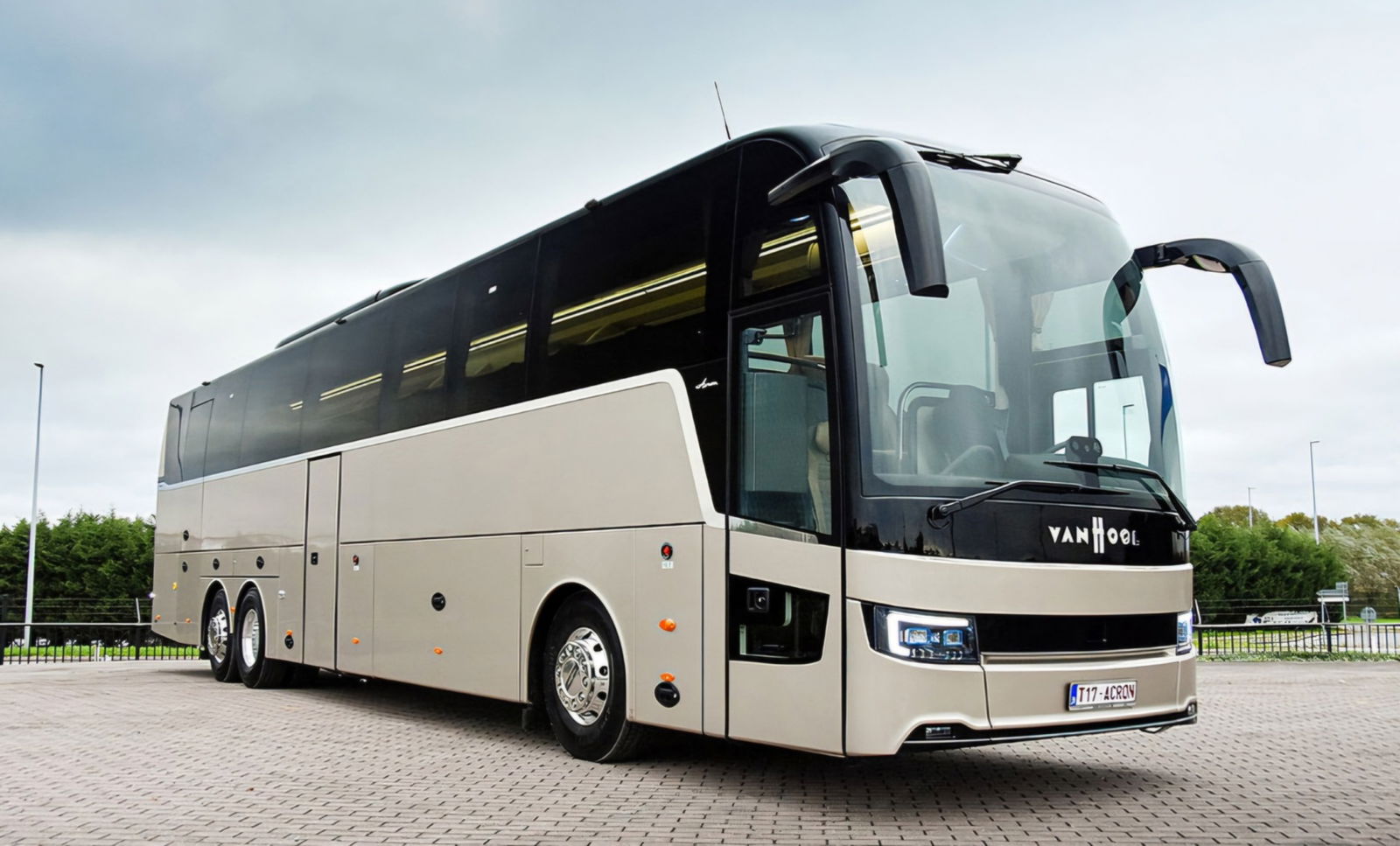 Döntött a VDL, ezeket a Van Hool modelleket gyártják tovább