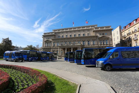 Nyolcvan millió dinárért borulnak éjkék színbe a buszok Belgrádban