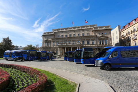 Nyolcvan millió dinárért borulnak éjkék színbe a buszok Belgrádban