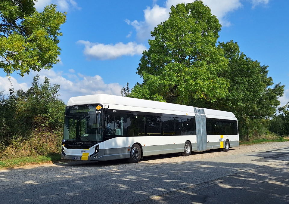 Újabb 32 darab csuklós Iveco E-Way villanybuszt rendelt a De Lijn