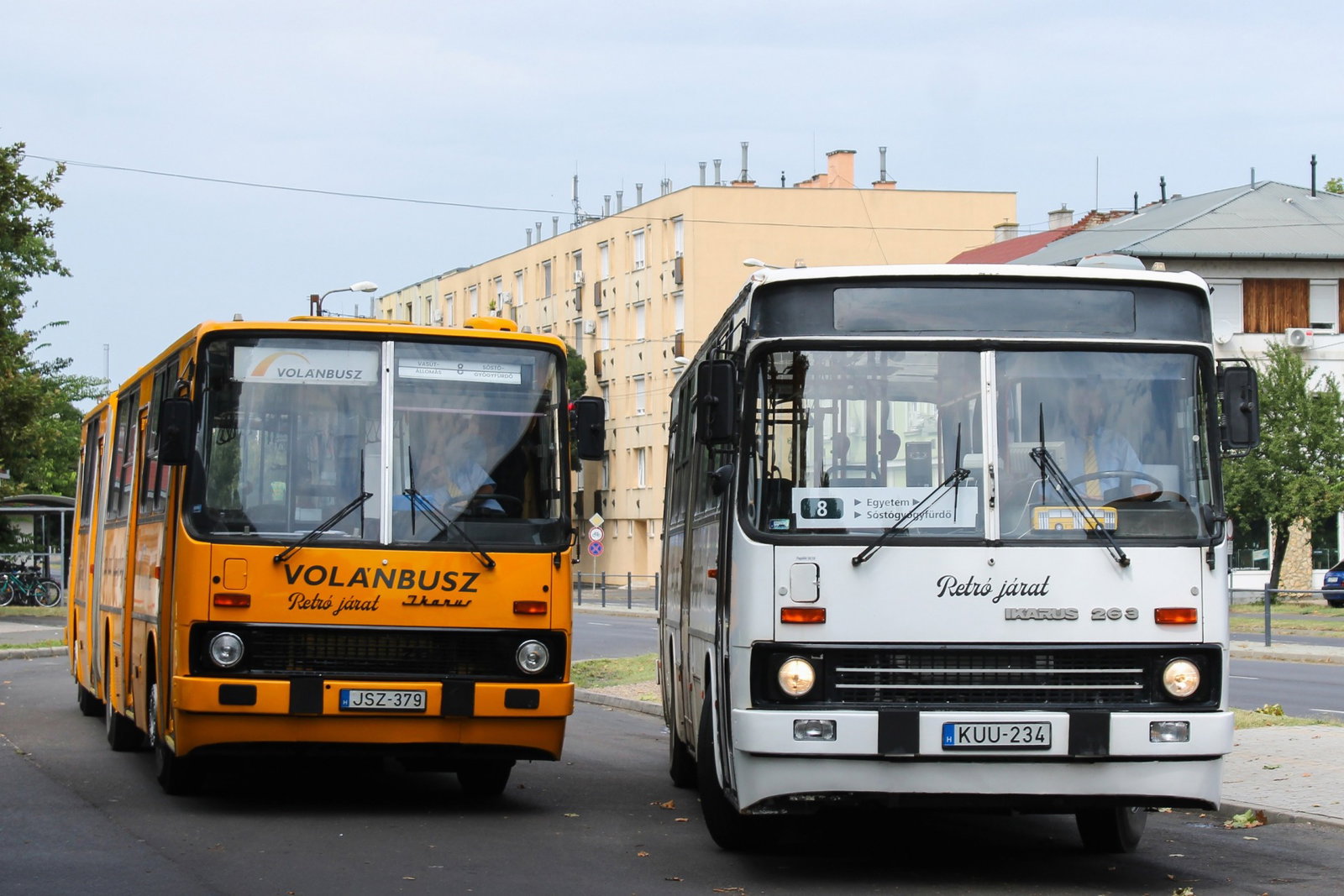 A Volánbusz Ikarus 263-as és Ikarus 280-as retróbuszaival indul a tél Nyíregyházán