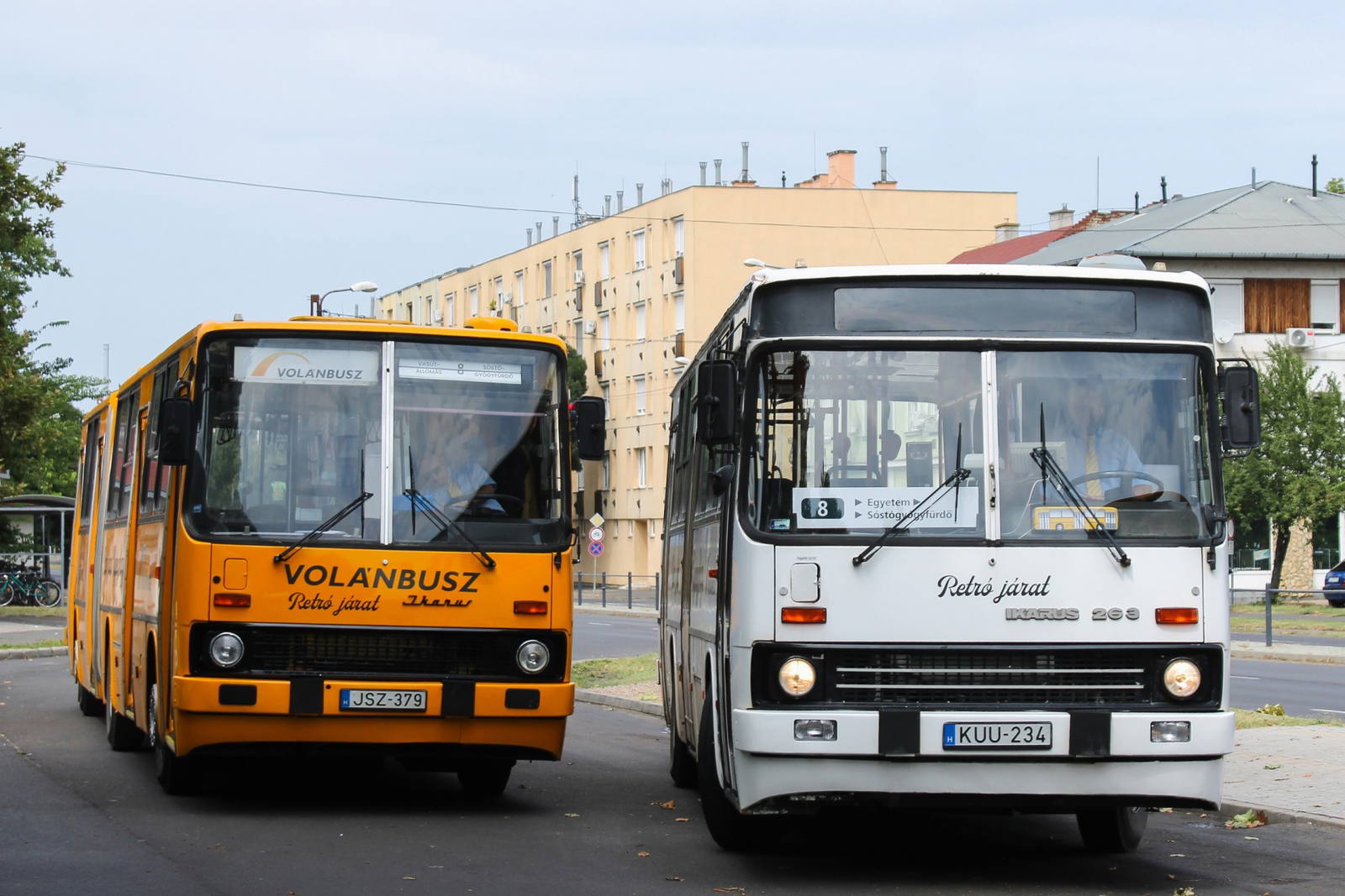 A Volánbusz Ikarus 263-as és Ikarus 280-as retróbuszaival indul a tél Nyíregyházán