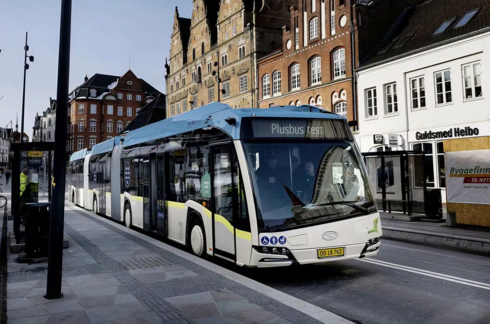 Duplacsuklós Solaris villanybuszokat vásárol a Volánbusz vallon megfelelője