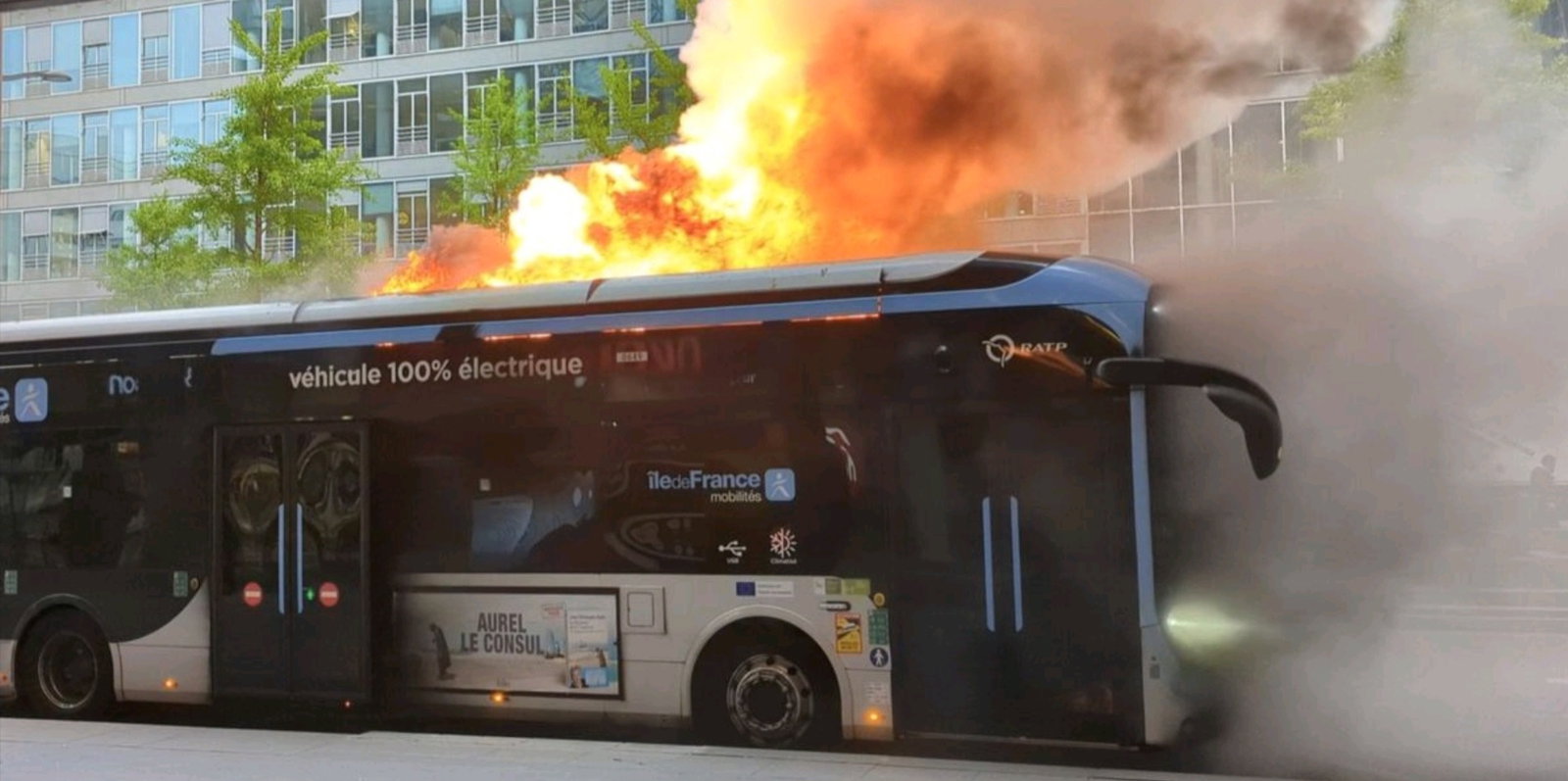 Cellazárlat okozta a párizsi villanybusz tüzeket