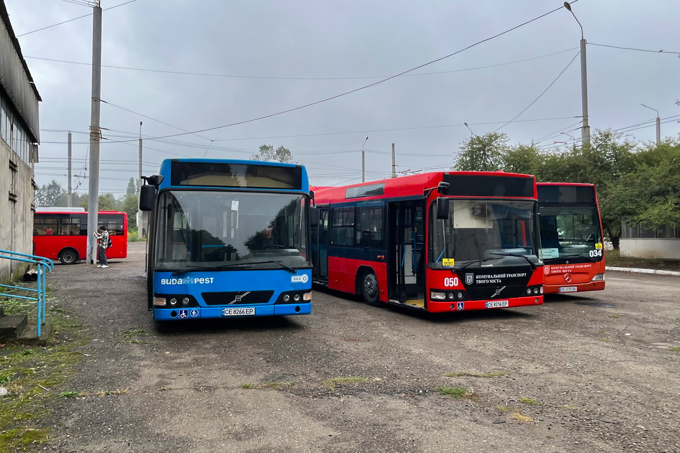 Forgalomba álltak Ukrajnában a BKV adományként küldött Volvo buszai