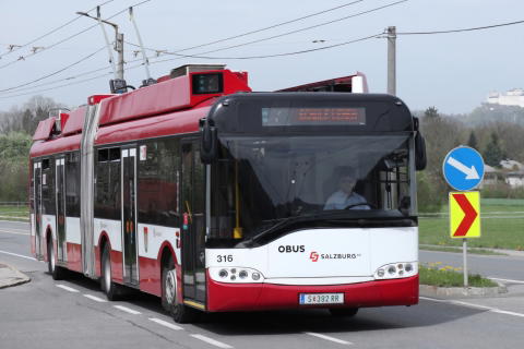 Megérkezett az első salzburgi csuklós Trollino Szegedre