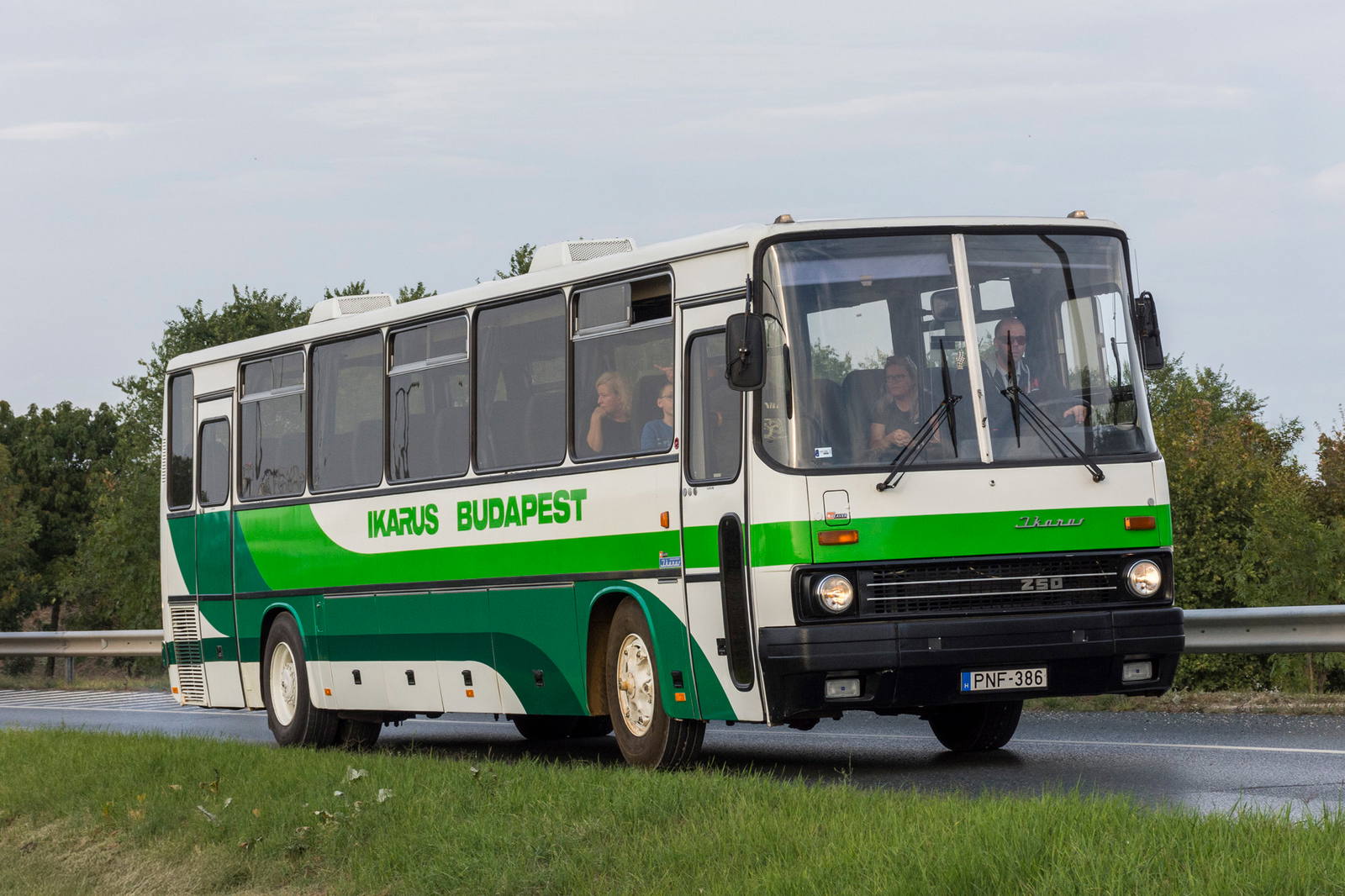 Ikarus 250-es fénybusszal készül a Beaver Tradition a DKV ezüstvasárnapi retrónapjára