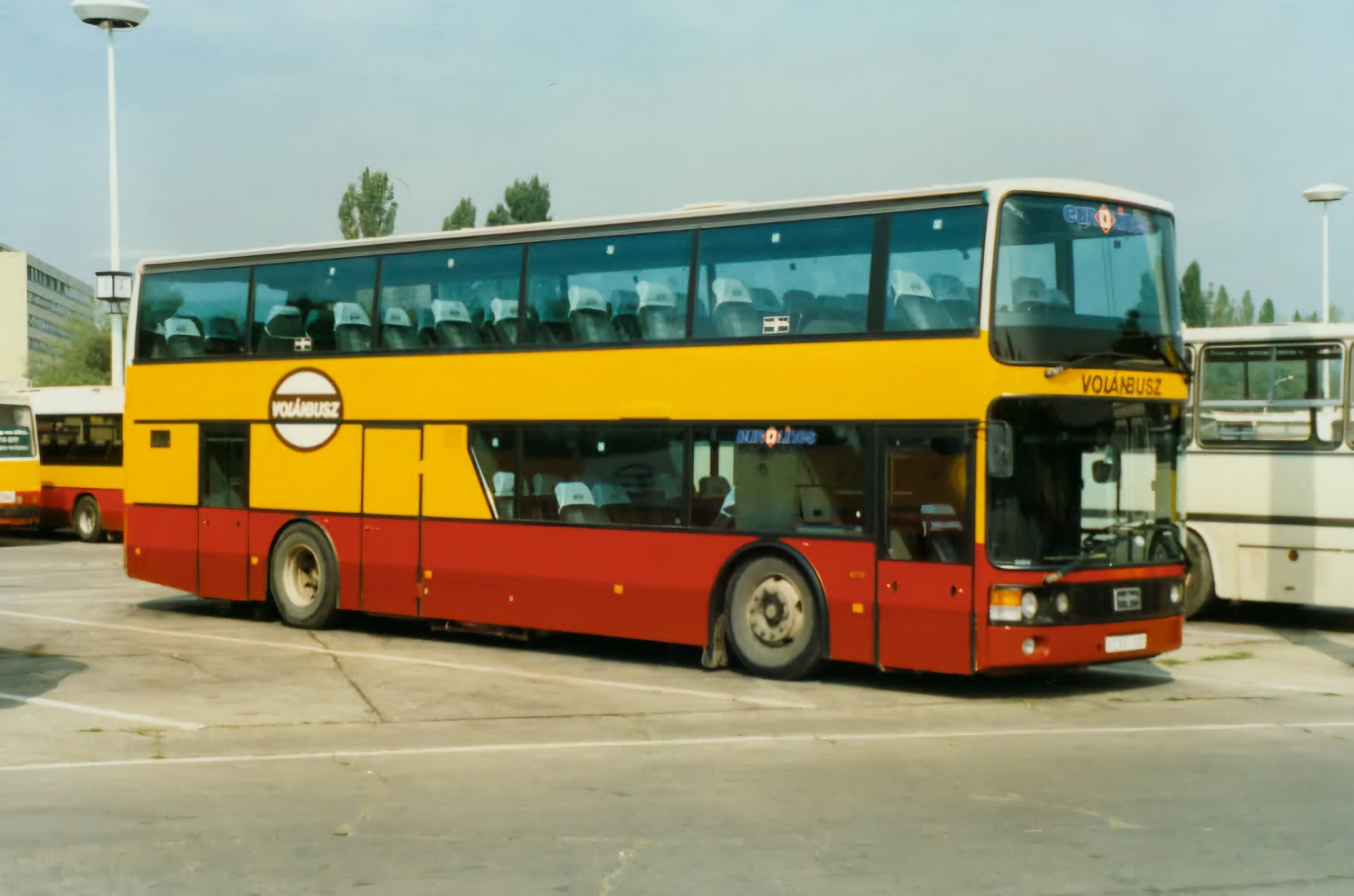Azok a 90-es évek: különleges Van Hoolok a Volánbusz flottájában
