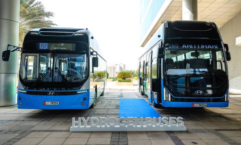Egyszerre két hidrogénhajtású Hyundai busztípust is tesztel Abu-Dzabi