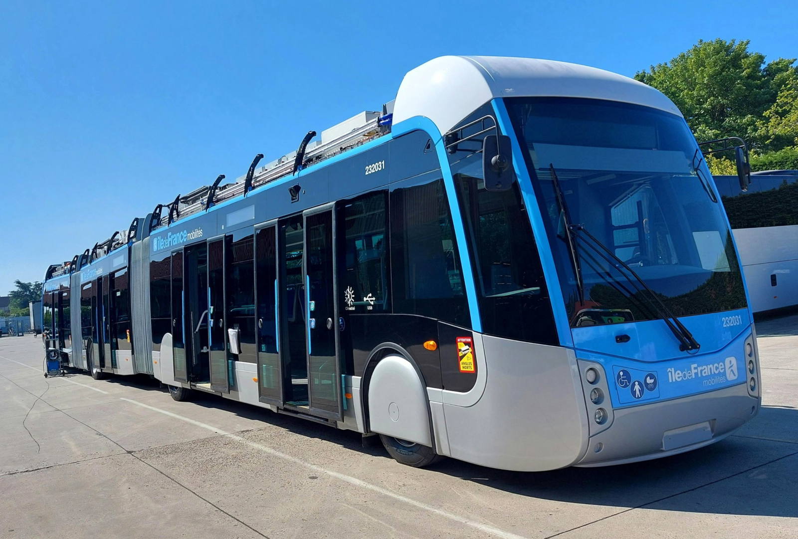 Hess: valóban mi fejezzük be Párizs duplacsuklós Van Hool villanybuszait