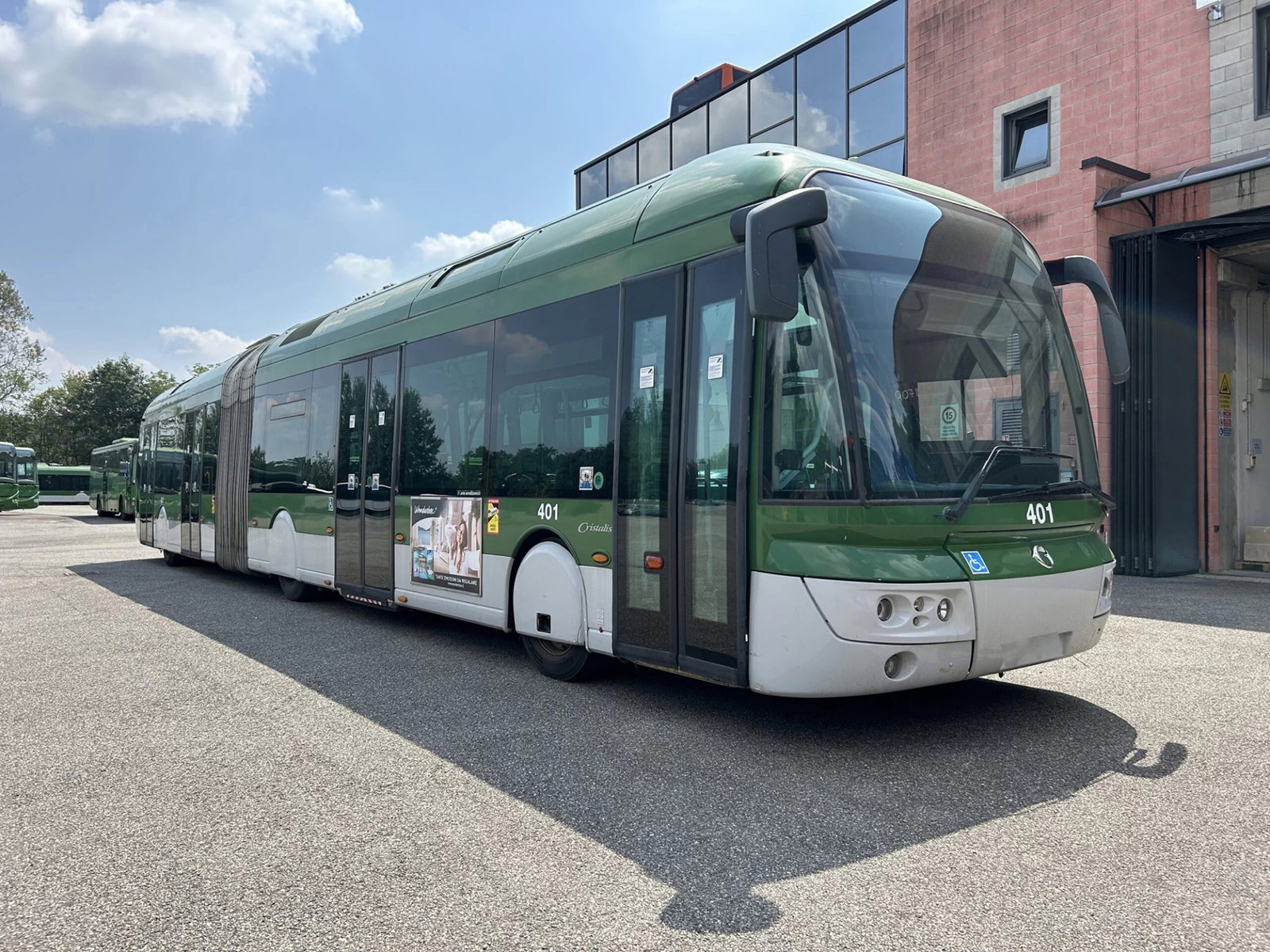 Eladásra kínálják Milánó egykori Irisbus Cristalis csuklós trolibuszait
