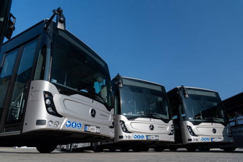 Átadták Kecskemét első vadonatúj Mercedes-Benz Conecto G csuklósait