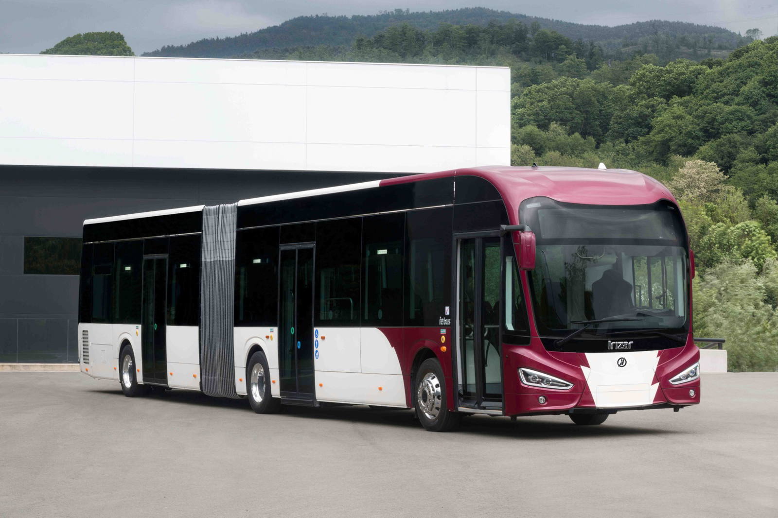 Újabb 11 darab Irizar villanybusszal bővíti flottáját a Voyages Emile Weber