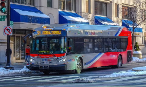 Akár 500 új hibrid- és elektromos hajtású autóbuszt is szállíthat Washingtonba a New Flyer