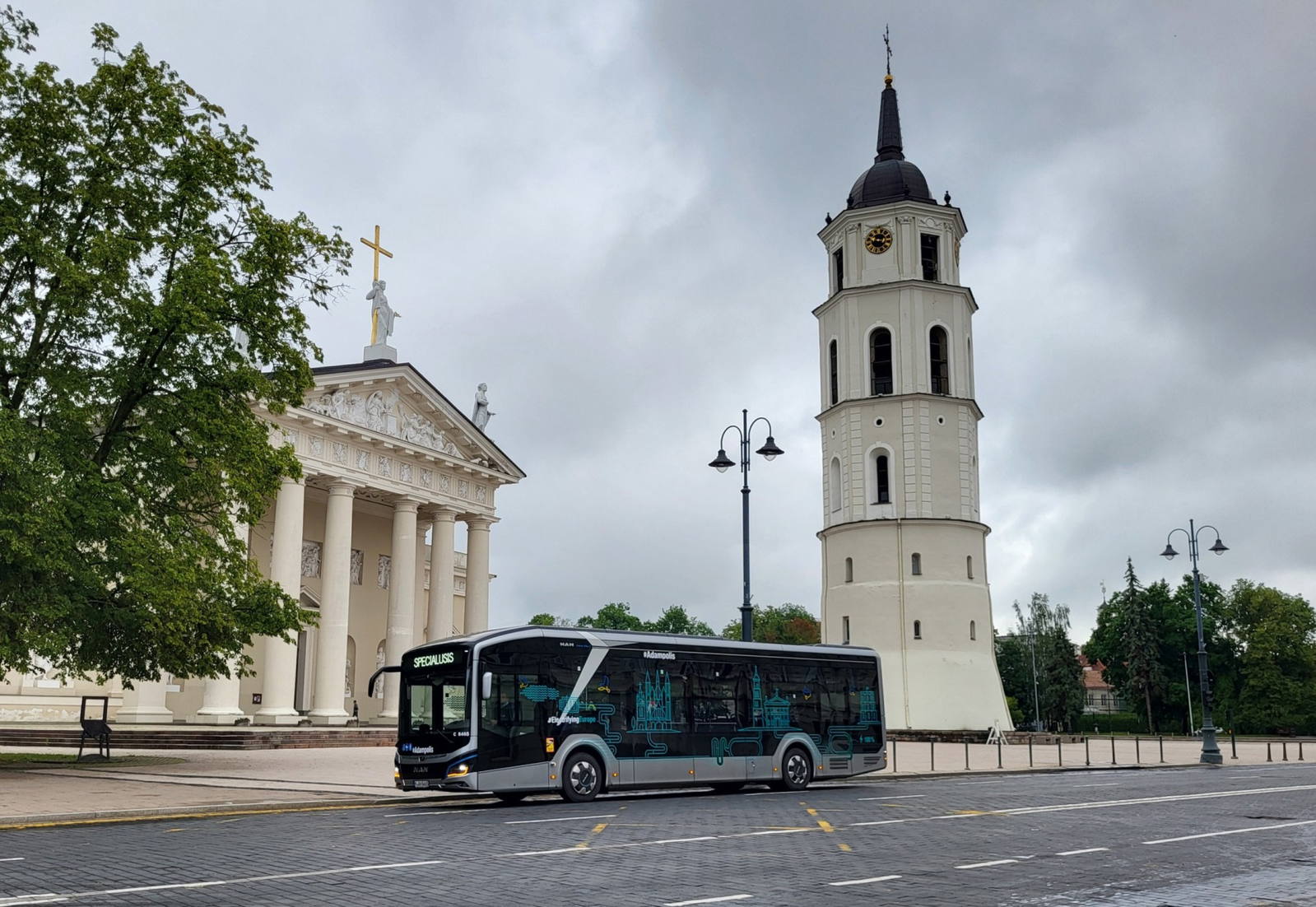 Száznegyvenöt villanybusz beszerzését indította el a litván főváros
