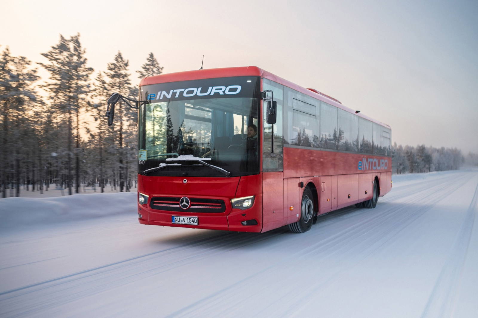 Az északi sarkkörön tesztelték az elektromos Mercedes-Benz eIntourót