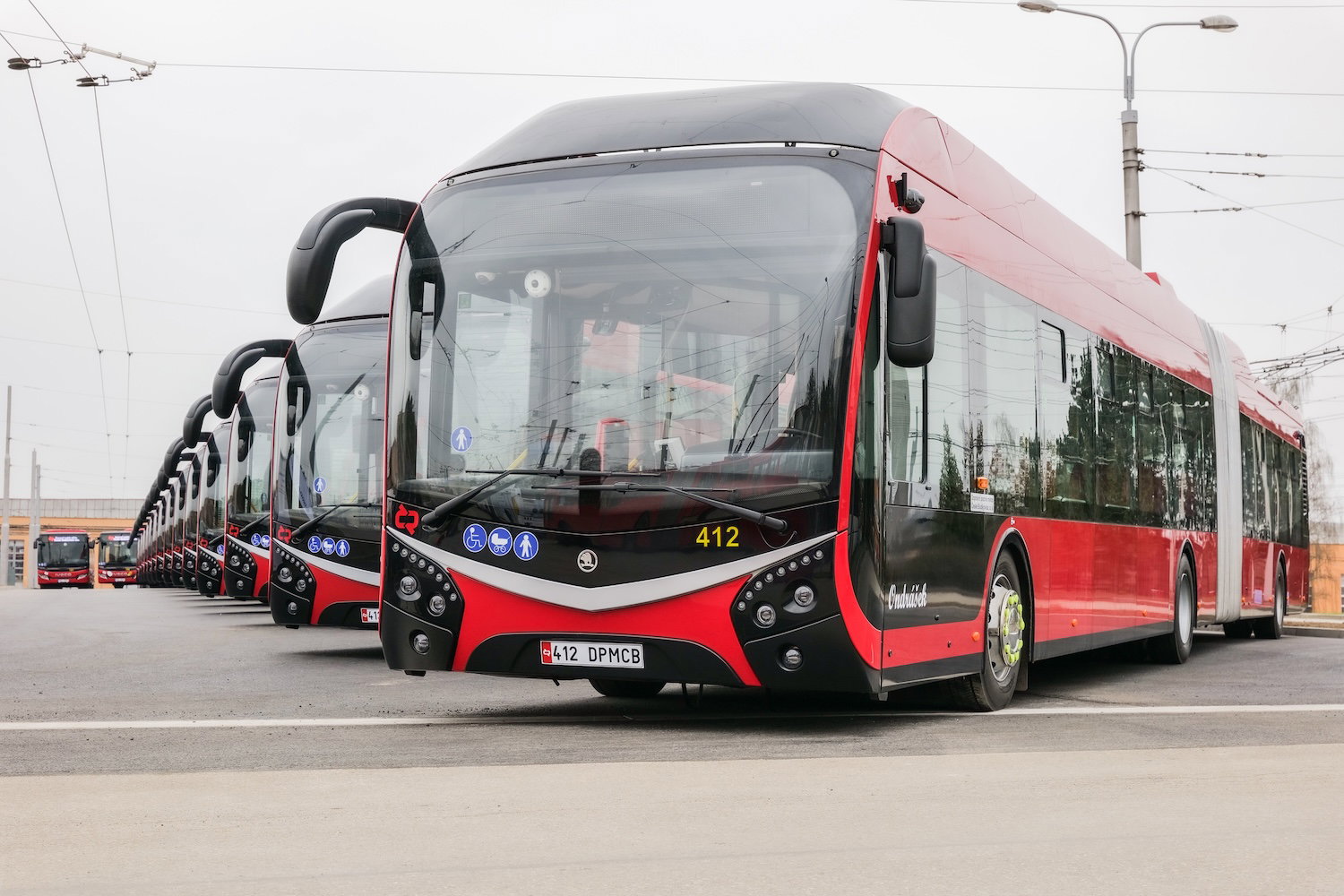 Megérkezett a Škoda 33 Tr csuklós trolibuszok első szériája České Budějovicébe