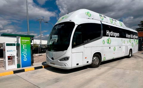 Kilencszáz kilométert tett meg egyetlen feltöltéssel az Irizar távolsági hidrogénbusza