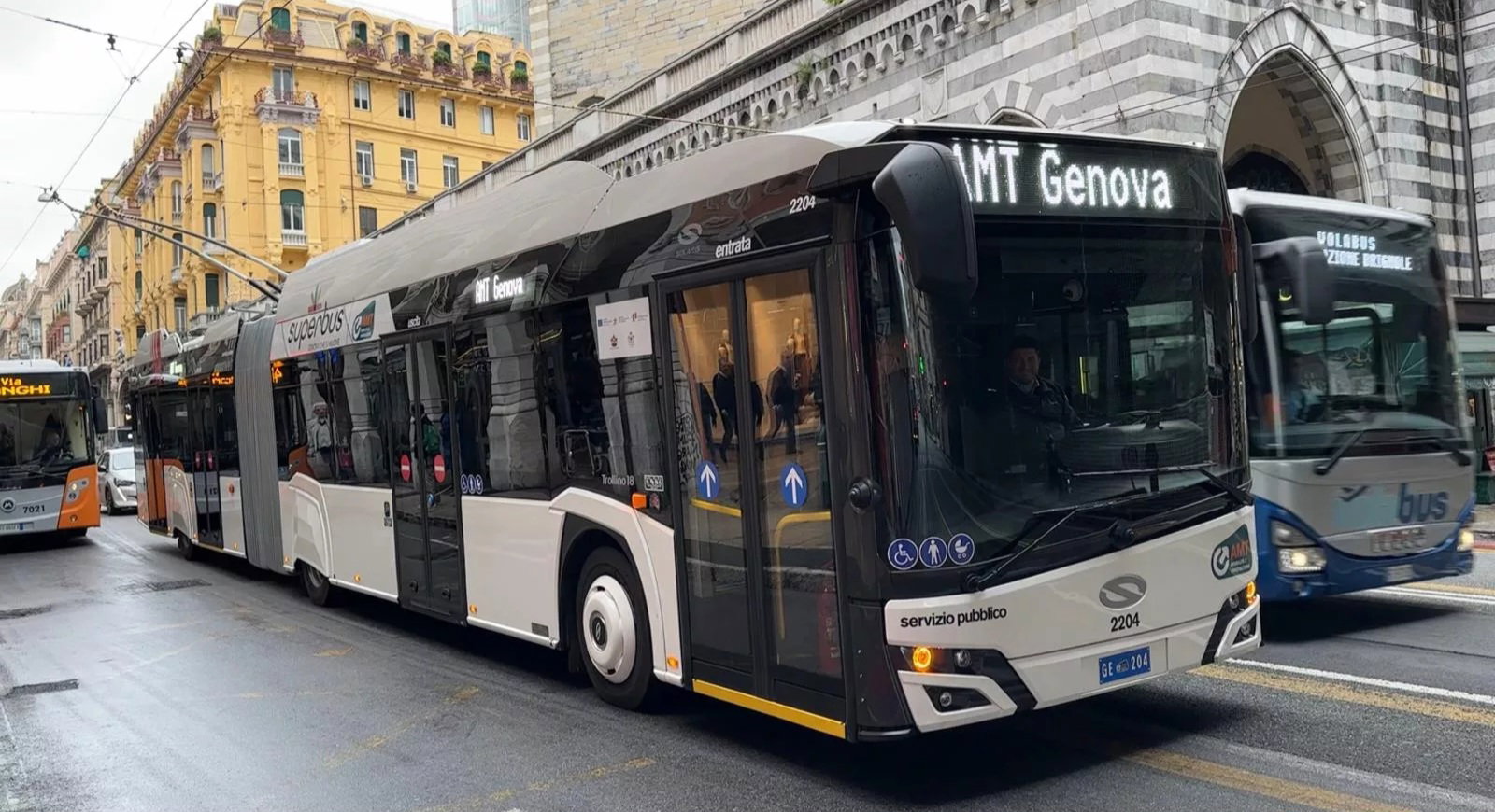 Forgalomba állt a 112 darabos genovai Solaris Trollino-flotta első példánya