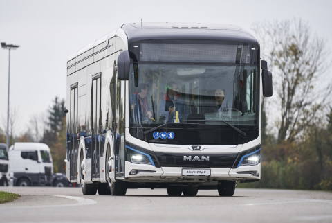 Ismét elektromos MAN-nel, ezúttal egy Lion’s City 10 E midivel bővül a V-Busz flottája