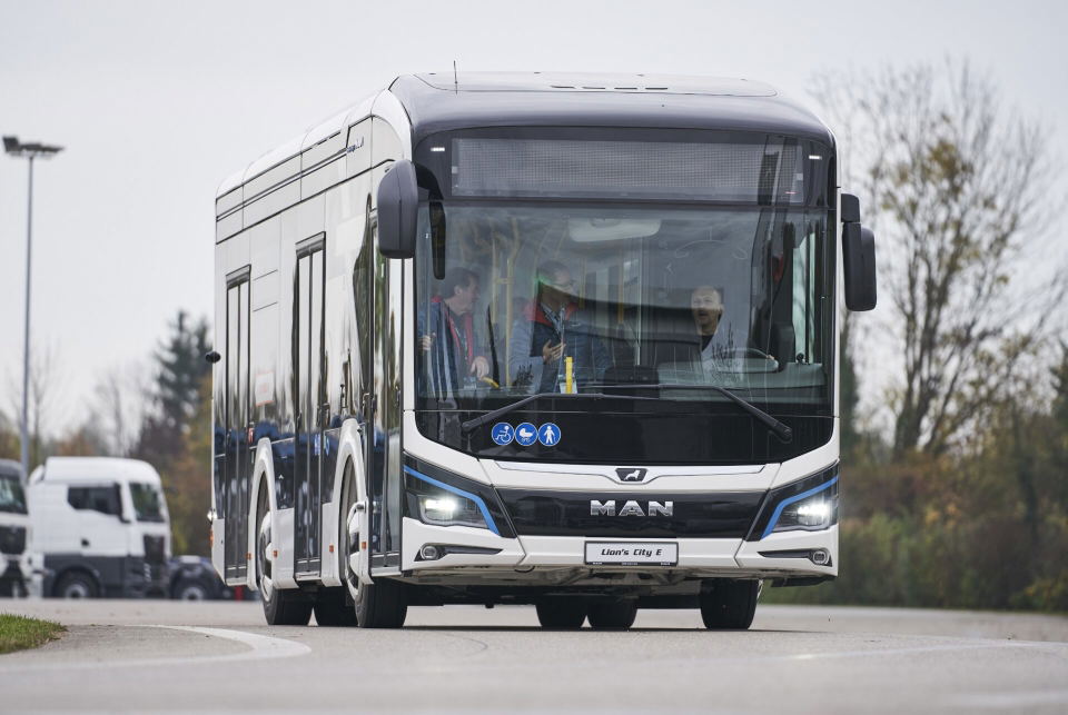 Ismét elektromos MAN-nel, ezúttal egy Lion’s City 10 E midivel bővül a V-Busz flottája
