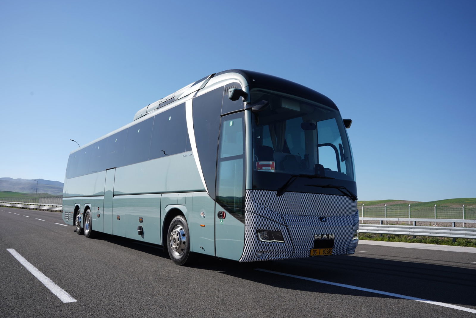 Test drive in Ankara: MAN unveils prototype electric coach