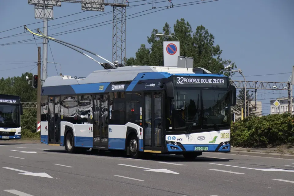 90 kWh-t meghaladó akkukapacitással érkeznek Gdynia új önjáró Trollinói