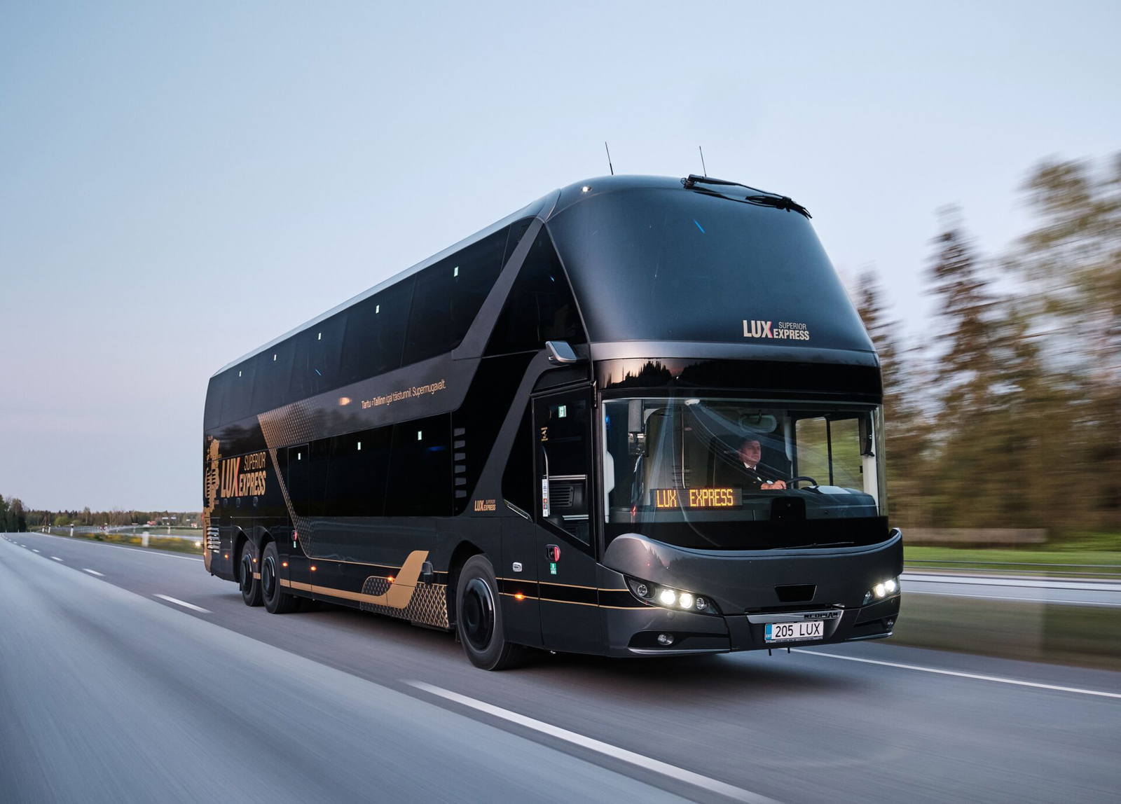 Neoplan emeletesekkel emeli új szintre a belföldi közlekedést az észt Lux Express