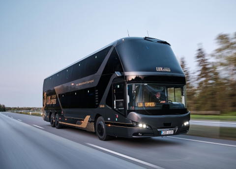 Neoplan emeletesekkel emeli új szintre a belföldi közlekedést az észt Lux Express