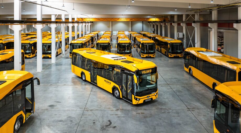 Megkezdődött a 131 darabos Credobus-szállítás a MÁV részére