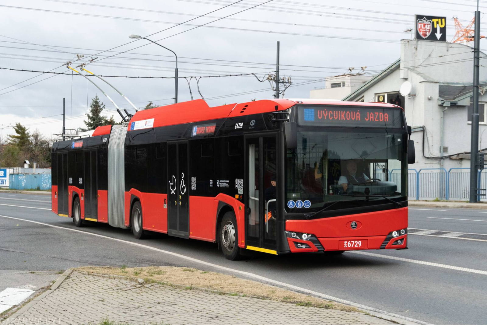 Véget ér a szigetüzem: összekapcsolják a 33-as trolibuszvonalat Pozsony fő hálózatával