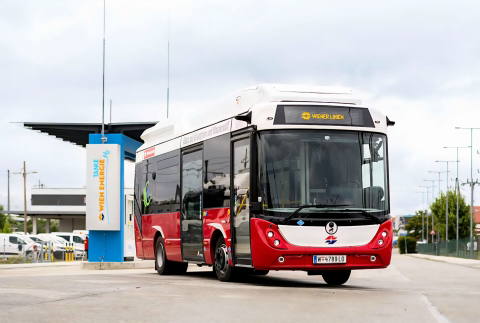 Megérkezett a Wiener Linienhez a 10 darabos, hidrogén-hatótávnövelős Rampini Hydron flotta