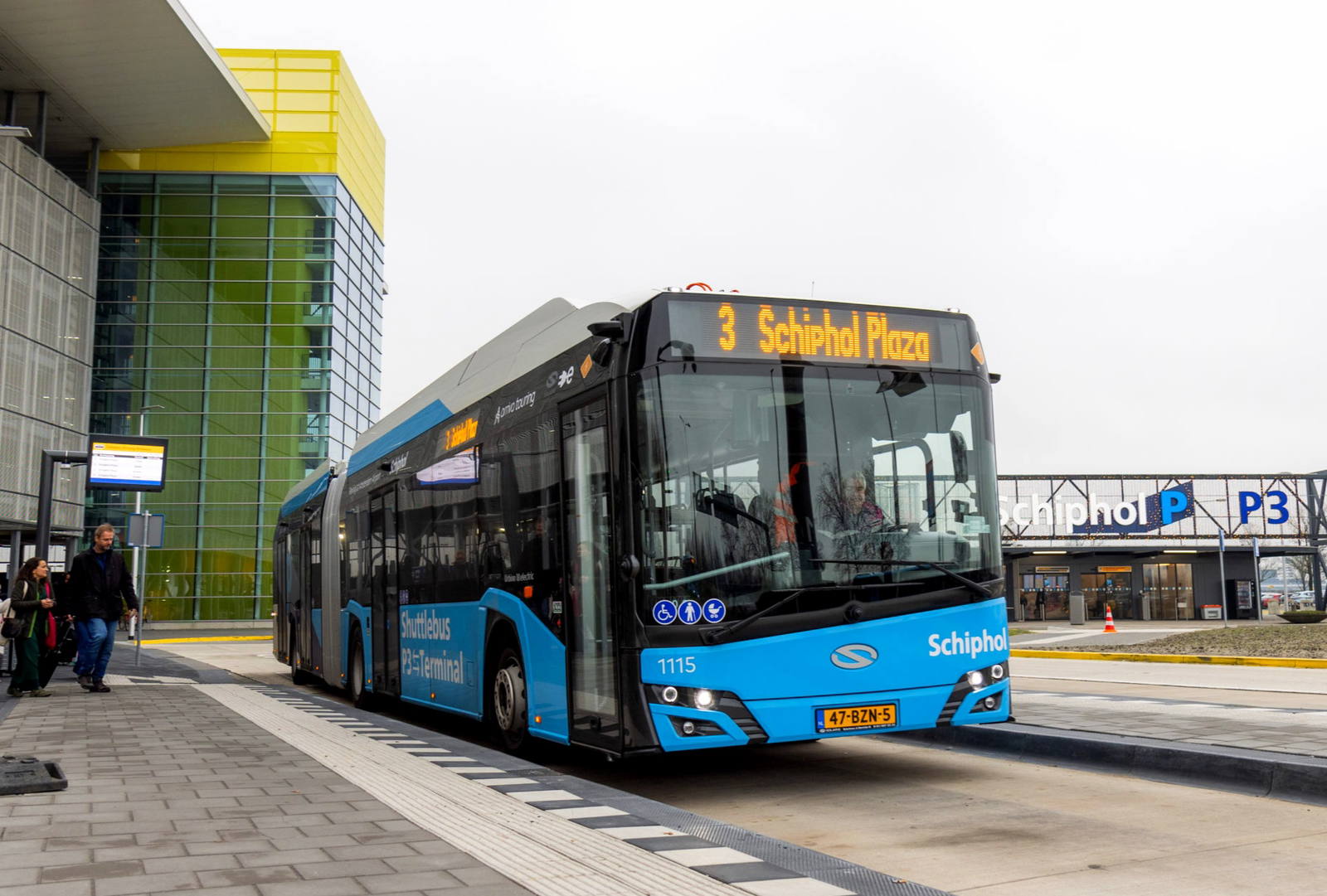 Elektromos csuklós Solarisok váltották a dízelbuszokat a Schiphol repülőtér parkolói vonalán