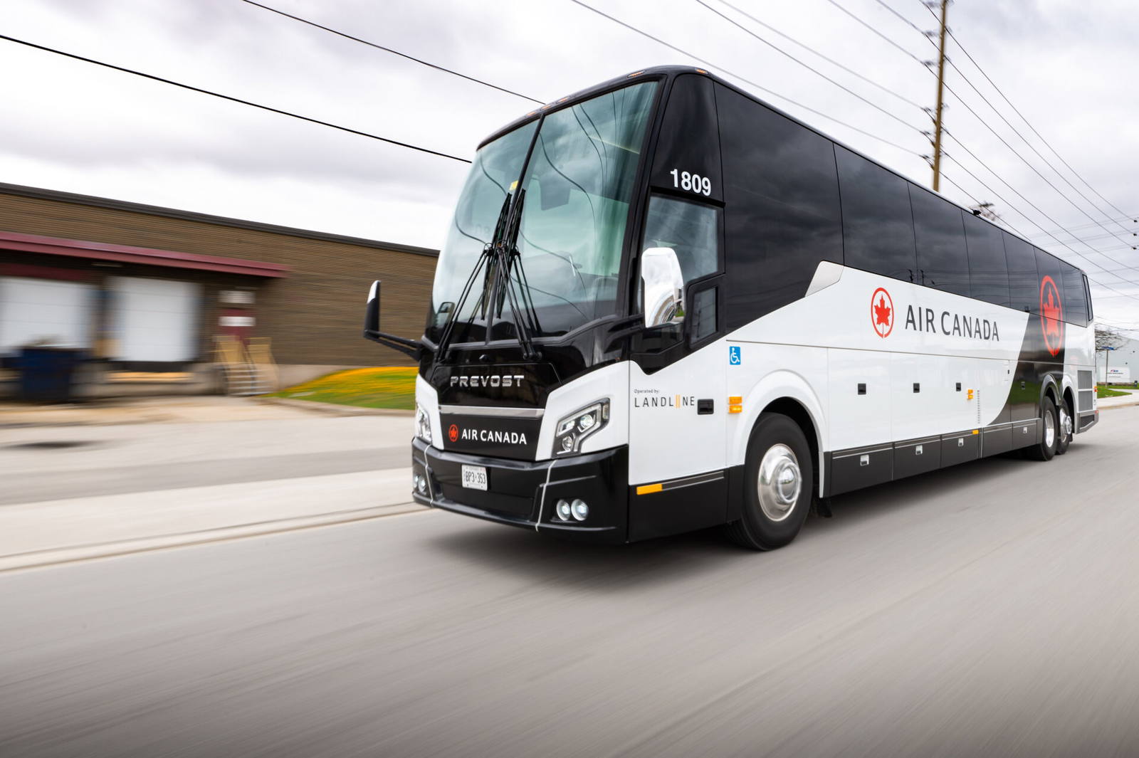 Bővíti luxusbuszos szolgáltatását az Air Canada: Kingston is felkerült a térképre