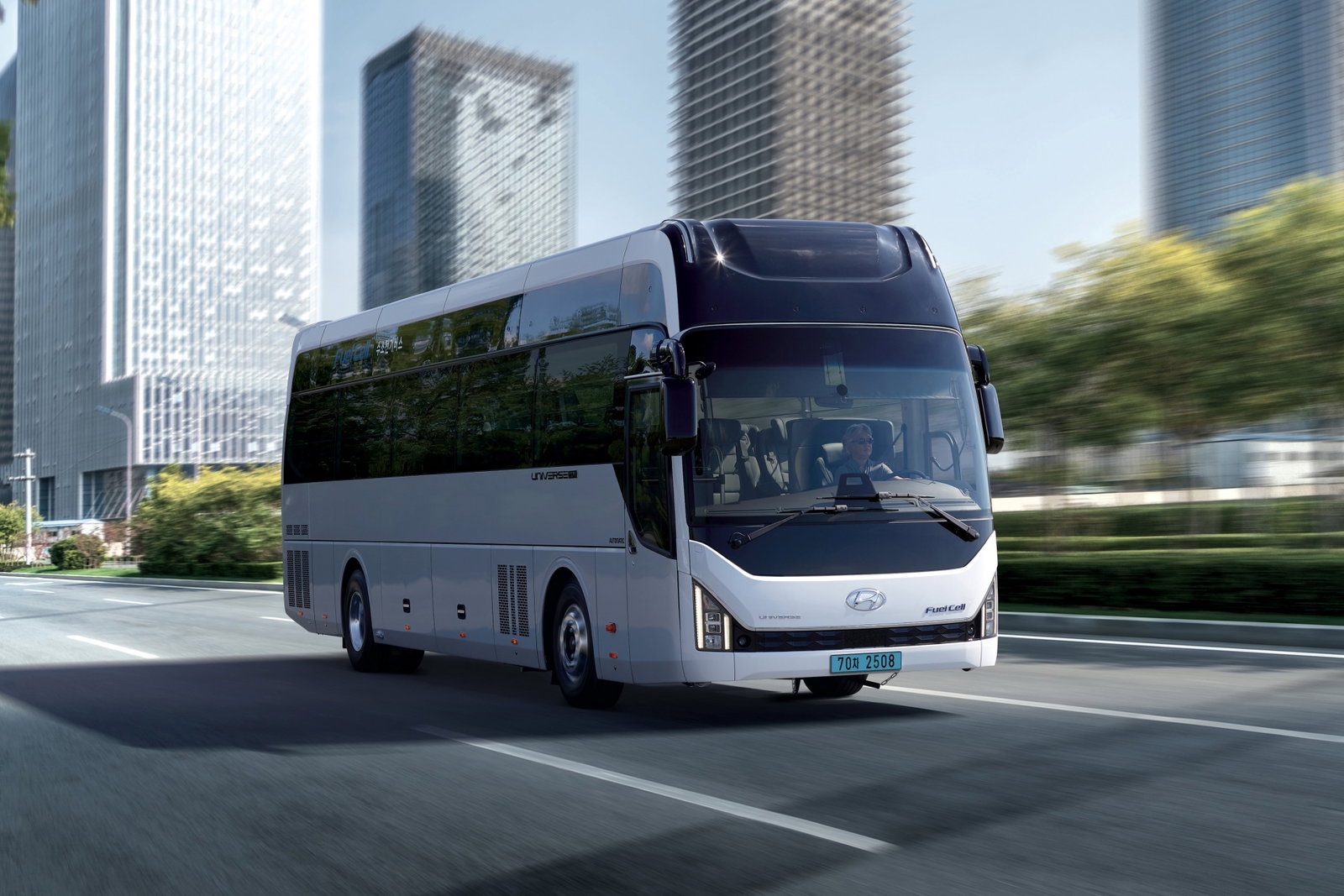 Közel ezer kilométeres hatótávot ígér a Hyundai továbbfejlesztett távolsági hidrogénbusza