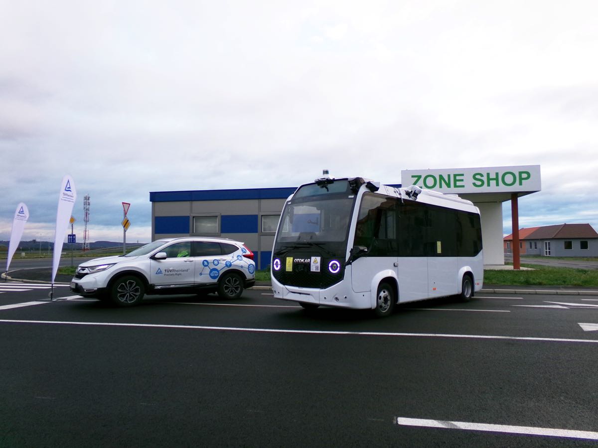 Magyarországon teljesítette a TÜV Rheinland tesztjeit az Otokar önvezető minibusza