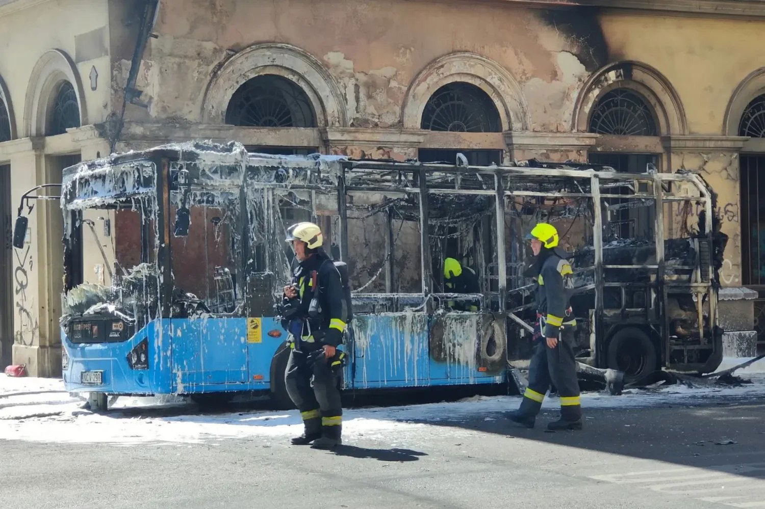 Porig égett a BKV egyik Karsan ATAK midibusza Budapesten