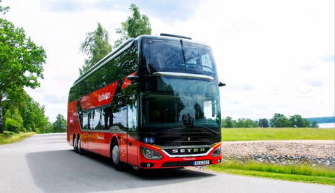 A Daimler Buses 54 HVO-üzemű Setra és Mercedes-Benz buszt szállított a Connect Busnak