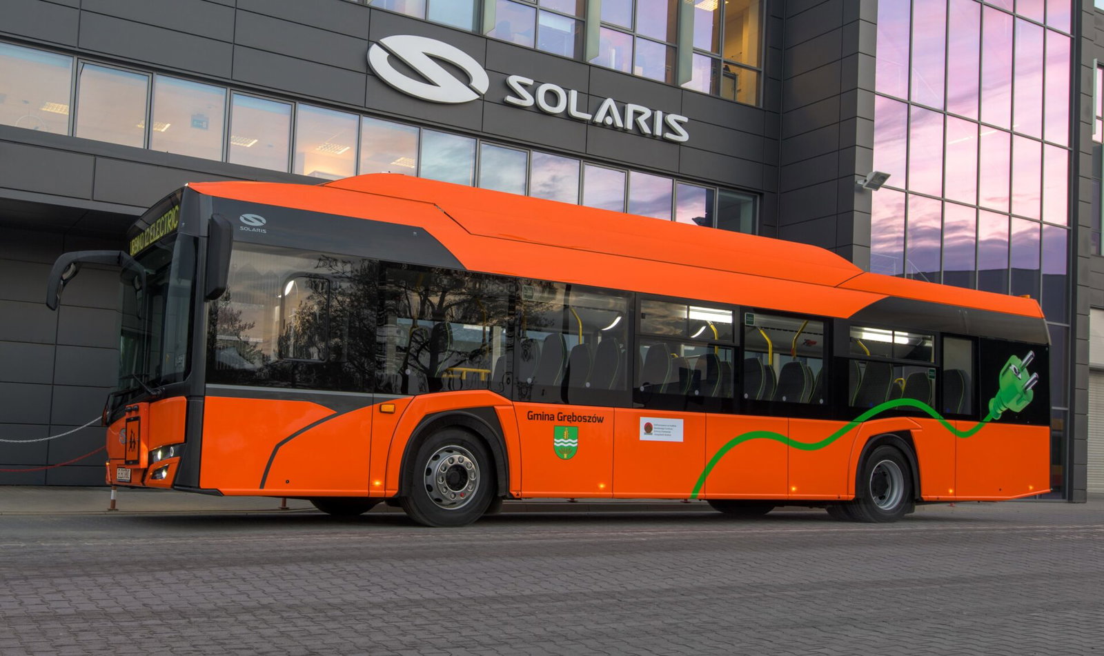 Az elektromos minibuszok után három szóló elektromos iskolabusz beszerzését is elindította a HUMDA