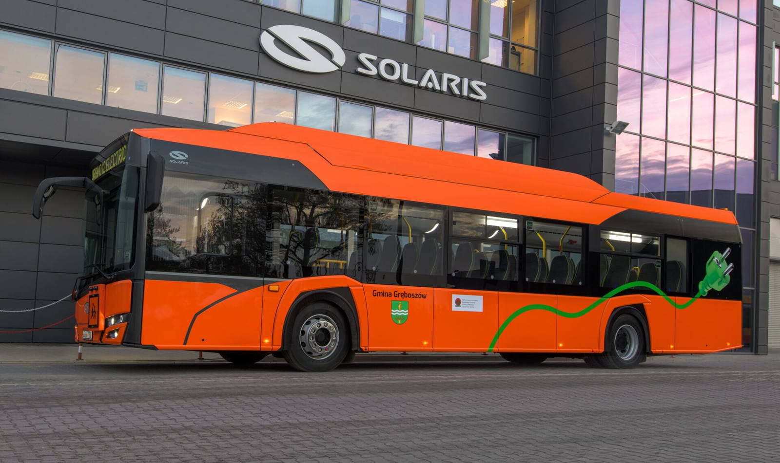 Az elektromos minibuszok után három szóló elektromos iskolabusz beszerzését is elindította a HUMDA