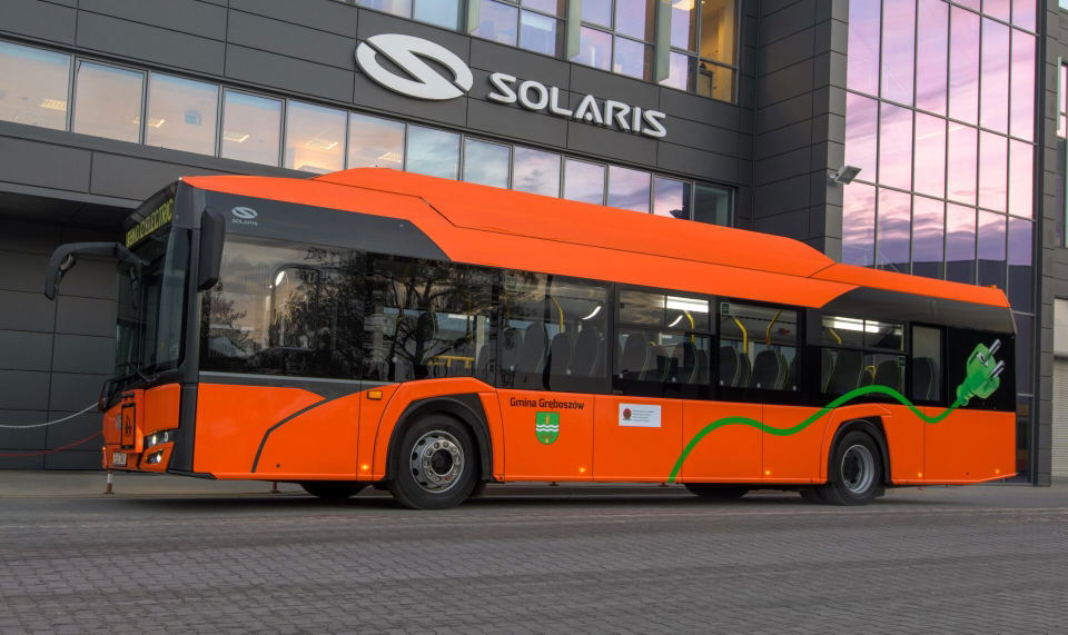 Az elektromos minibuszok után három szóló elektromos iskolabusz beszerzését is elindította a HUMDA