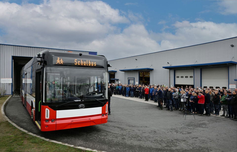 Átadták az ezredik európai gyártású BYD villanybuszt Komáromban