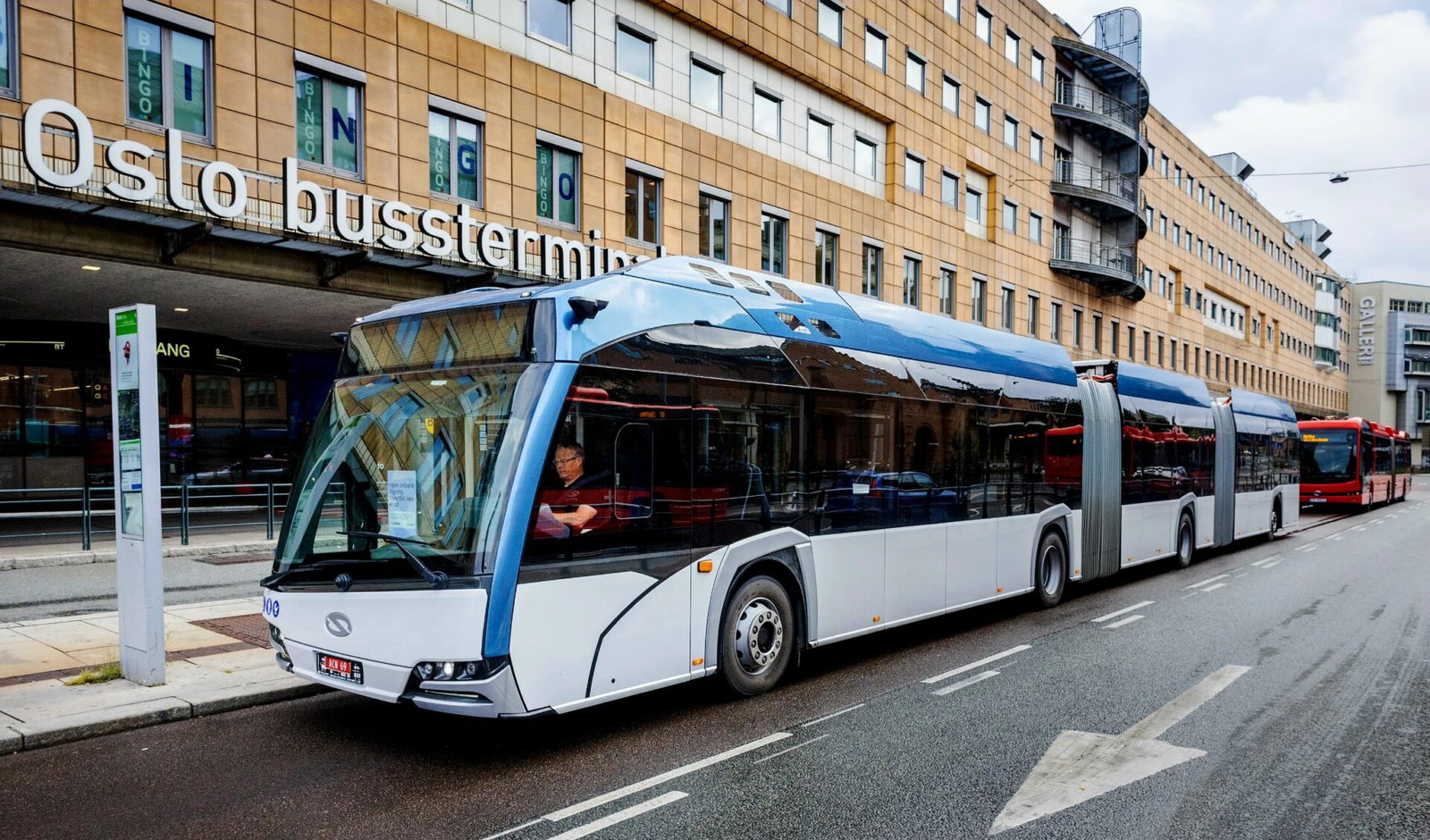Duplacsuklós villanybuszokkal vizsgálja Oslo a közlekedési kapacitások bővítését